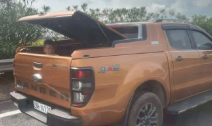 Nghị định 168 - Lỗi trừ 6 điểm GPLX ô tô: Chở người trên thùng xe, nóc xe